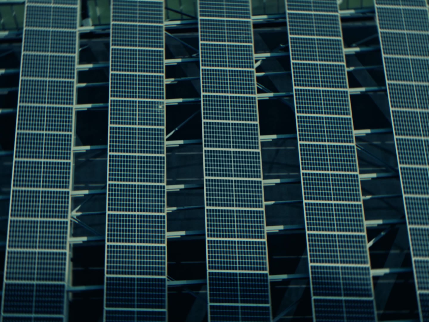 Rijen zonnepanelen