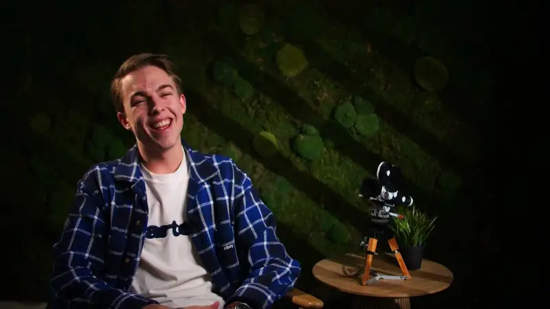 Still uit het interview met Bram Bakker